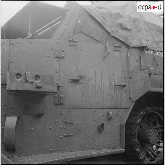 Oran. Grève générale à l'appel de l'Organisation armée secrète (OAS). Détail d'un véhicule half-track.