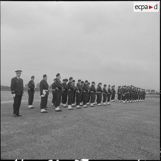 La Reghaïa. Cérémonie militaire pour l'arrivée de Christian Fouchet.