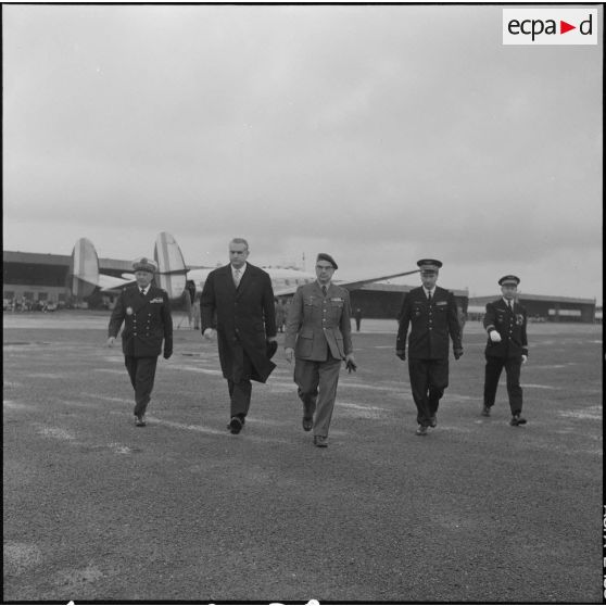 La Reghaïa. Christian Fouchet, le général Ailleret et des autorités.