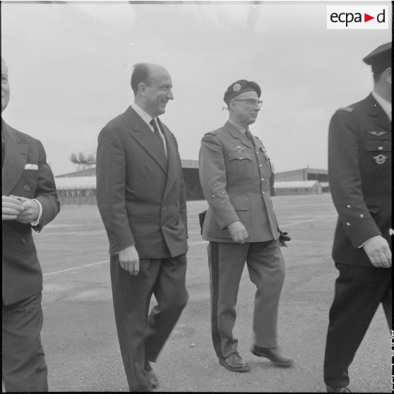 La Reghaïa. Arrivée de Jean Morin, accompagné du général Ailleret.