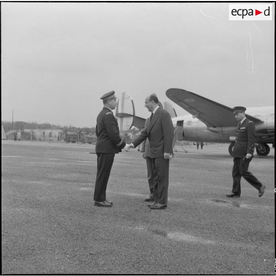 La Reghaïa. Jean Morin salue une autorité.