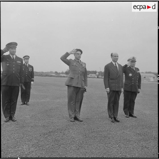 La Reghaïa. Cérémonie militaire pour l'arrivée de Jean Morin.