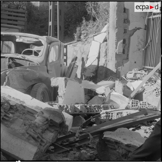 Alger. Plasticage des transformateurs de la caserne d'Orléans et des Tagarins. Dégâts matériels.