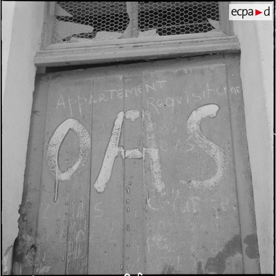 Oran. Fouilles et récupérations d'armes de l'Organisation armée secrète (OAS). Un appartement réquisitionné.