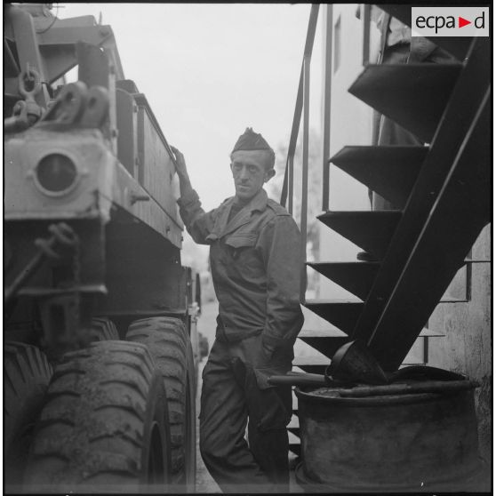 Alger. Etablissement cinématographique des armées (ECA). Portrait d'un soldat.