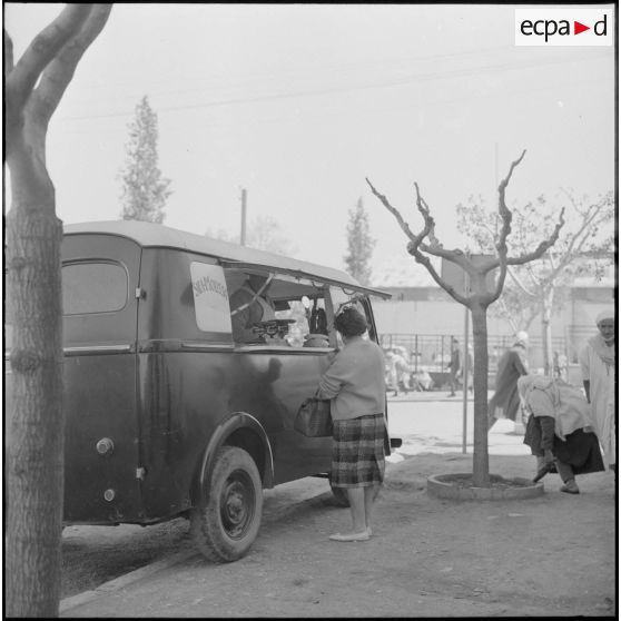 Fondouk. Commerce ambulant.