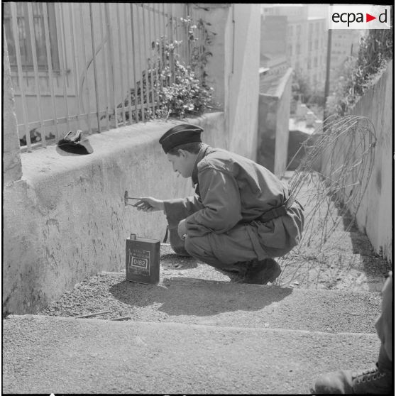 Alger. Bouclage du quartier des Tagarins et du Télemly par le Régiment d'infanterie de marine (RIMa).