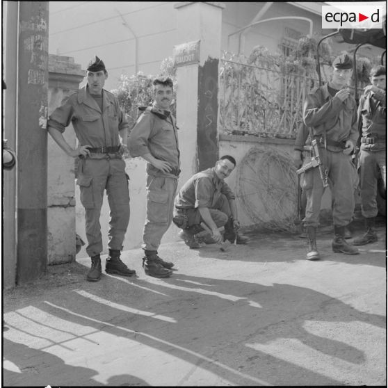 Alger. Bouclage du quartier des Tagarins et du Télemly par le Régiment d'infanterie de marine (RIMa).