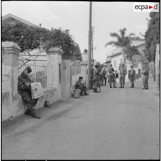 Alger. Bouclage du quartier des Tagarins et du Télemly par les gendarmes et le Régiment d'infanterie de marine (RIMa).