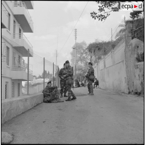 Alger. Bouclage du quartier des Tagarins et du Télemly par le Régiment d'infanterie de marine (RIMa).