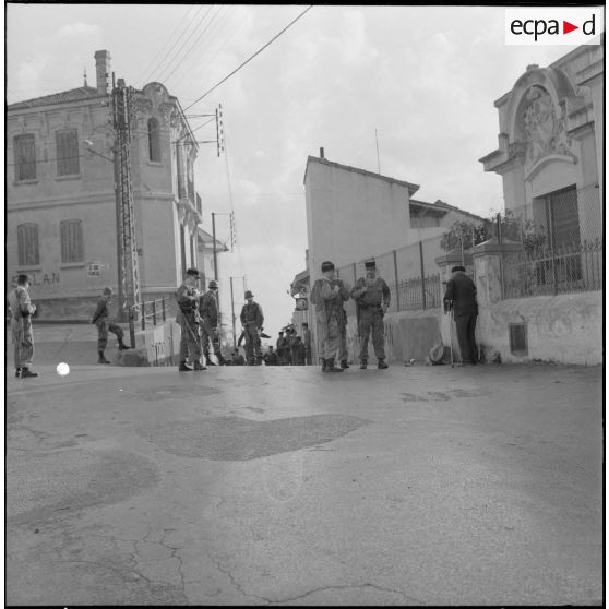 Alger. Bouclage du quartier des Tagarins et du Télemly par les gendarmes.