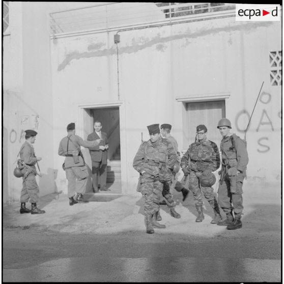 Alger. Bouclage du quartier des Tagarins et du Télemly par les gendarmes et le Régiment d'infanterie de marine (RIMa).