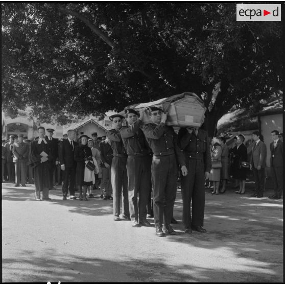 Alger. Chapelle de l'hôpital Maillot. Cérémonie funéraire. Cortège funèbre.