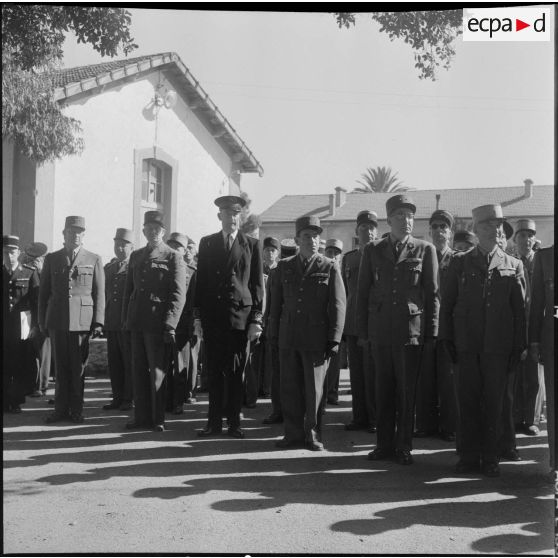 Alger. Chapelle de l'hôpital Maillot. Cérémonie funéraire. Des officiers.