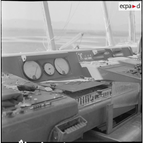 Maison Blanche. Attentat au plastic par l'OAS (Organisation armée secrète) à la tour de contrôle de l'aéroport. Débris.