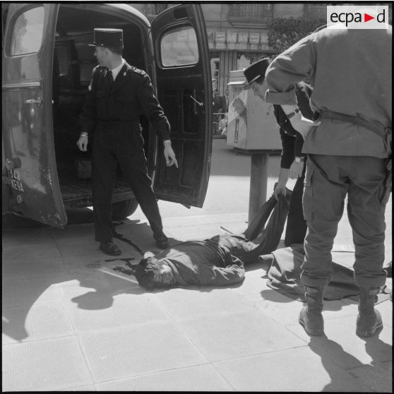 Alger. Assassinat d'un homme rue Michelet.