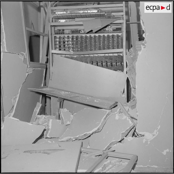 Alger. Attentat au plastic par l'OAS (Organisation armée secrète) au rectorat le 15 avril 1962.