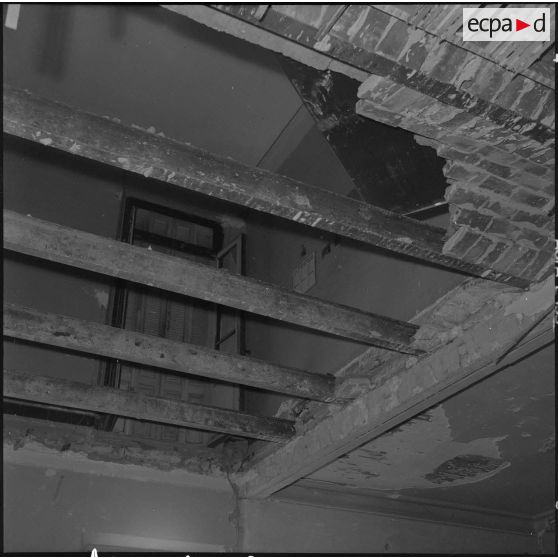 Alger. Attentat au plastic au journal d'Alger par l'OAS (Organisation armée secrète).