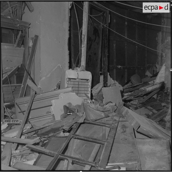 Alger. Attentat au plastic au journal d'Alger par l'OAS (Organisation armée secrète).