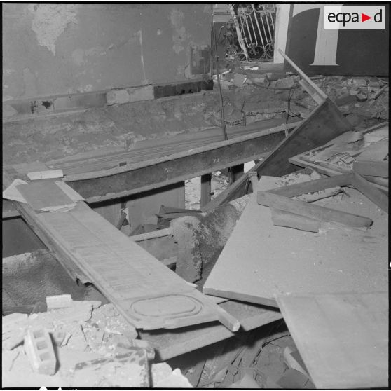 Alger. Attentat au plastic au journal d'Alger par l'OAS (Organisation armée secrète).