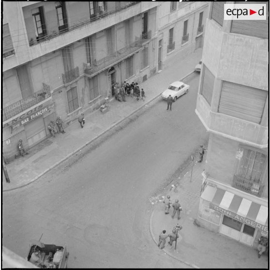 Bouclage du centre d'Oran.