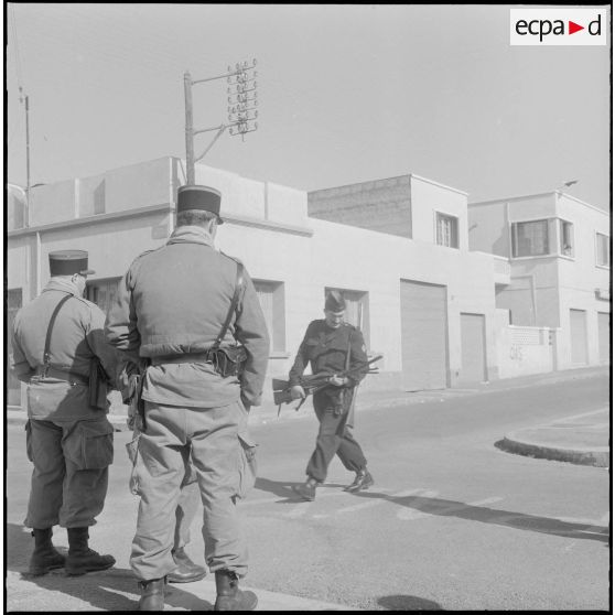 Bouclage du centre d'Oran.
