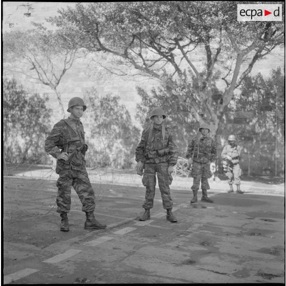 Bouclage du centre d'Oran.