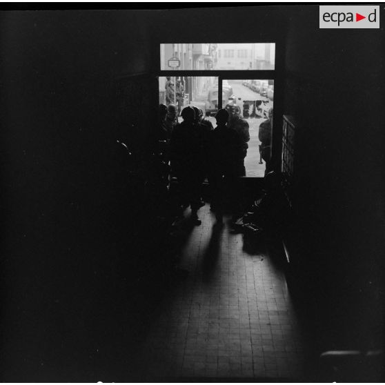 Oran. Fouilles et perquisitions, dans un local du centre catholique universitaire.