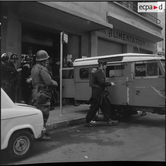 Oran. Fouilles et perquisition dans un local du centre catholique universitaire.