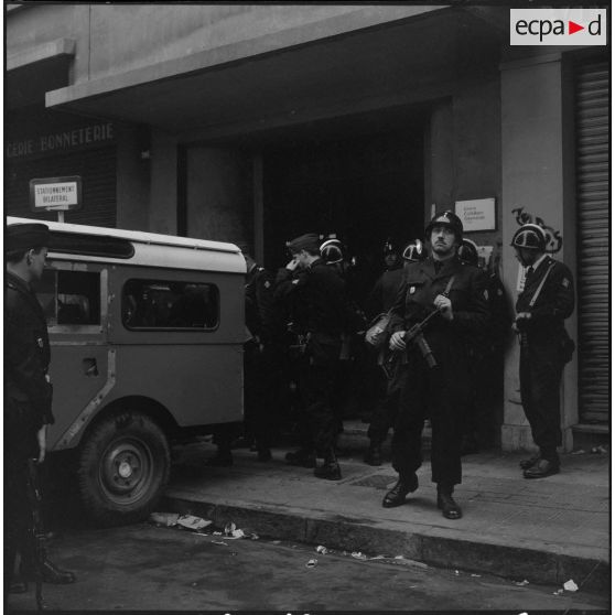 Oran. Fouilles et perquisition dans un local du centre catholique universitaire.