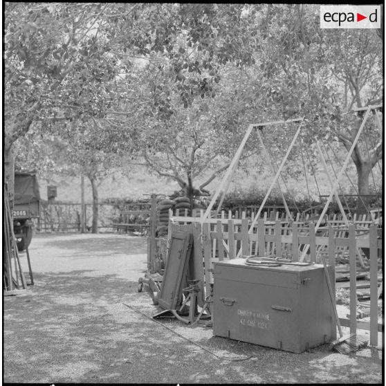 Bouclage du centre d'Oran. Un chargeur de batterie.