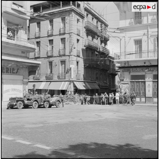 Bouclage du centre d'Oran.
