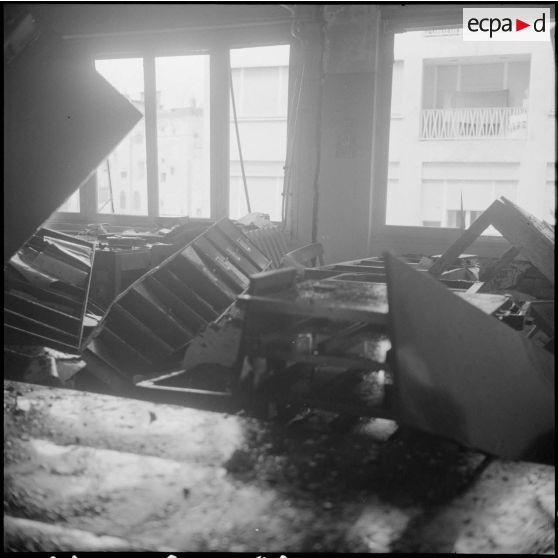 Alger. Attentat au plastic aux contributions directes.