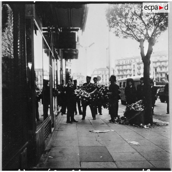 Alger. La Grande Poste. Commémoration de la fusillade de la rue d'Isly du 26 mars 1962.