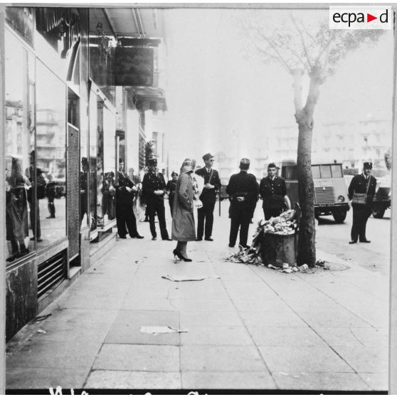 Alger. La Grande Poste. Commémoration de la fusillade de la rue d'Isly du 26 mars 1962.
