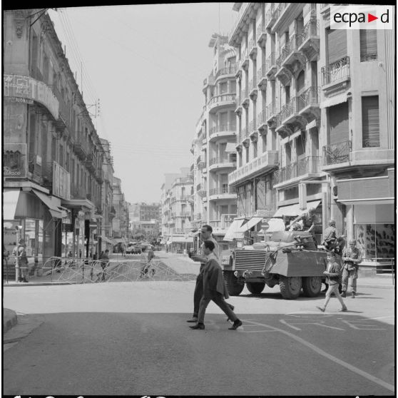 Des soldats à un barrage dans le cadre de l'opération "Z".