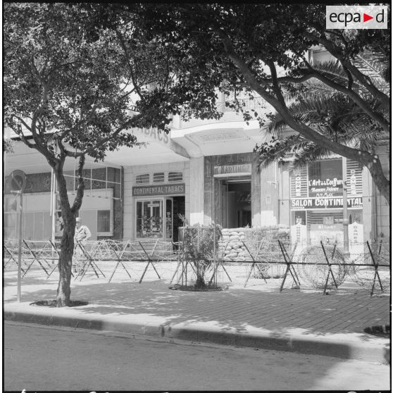 Un soldat à un barrage dans le cadre de l'opération "Z".