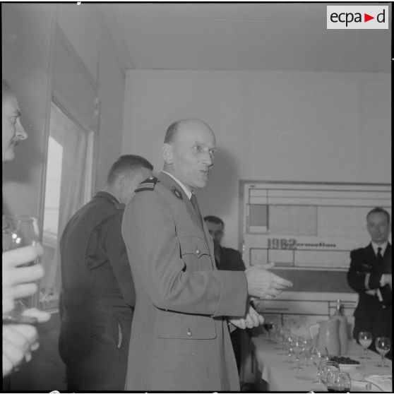 La Reghaïa. Pot à l'école militaire d'infanterie (EMI). Discours d'une autorité militaire.