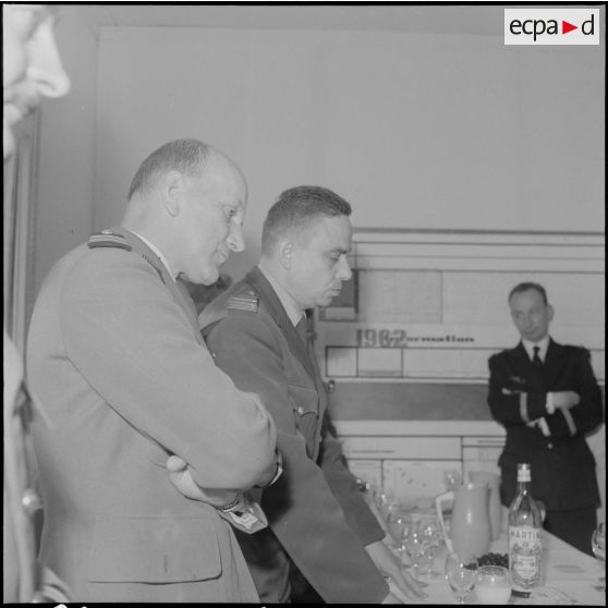 La Reghaïa. Pot à l'école militaire d'infanterie (EMI). Discours d'une autorité militaire.