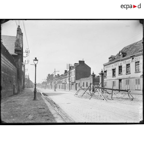 Amiens. La rue Jules Barni. [légende d'origine]