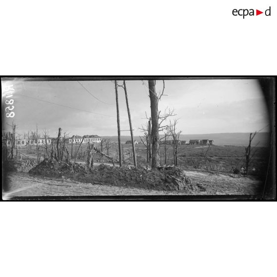 Panorama. Verdun. Les casernes Marceau. [légende d'origine]