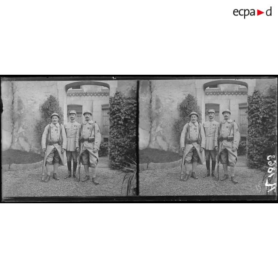 Ligny-en-Barrois, Meuse. Colonel Partbonneaux et deux braves de son régiment. [légende d'origine]