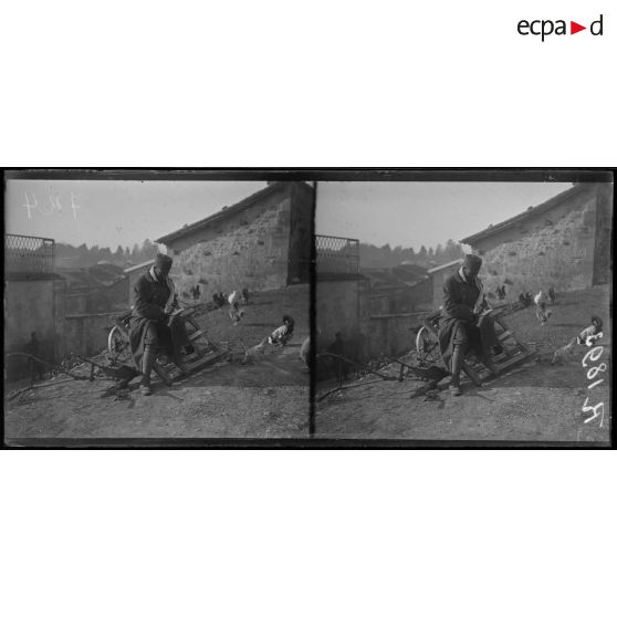 Trémont, Meuse. Le 2e tirailleurs au repos. Une lettre. [légende d'origine]