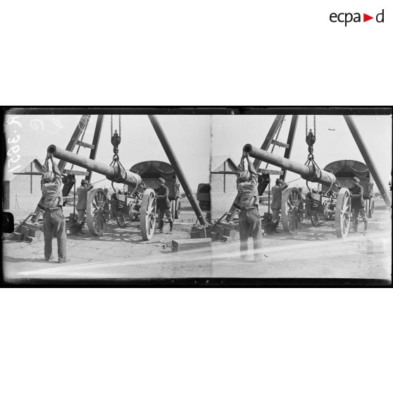 Roesbrugge (Belgique). Parc d'artillerie. Manoeuvre de la chèvre. [légende d'origine]