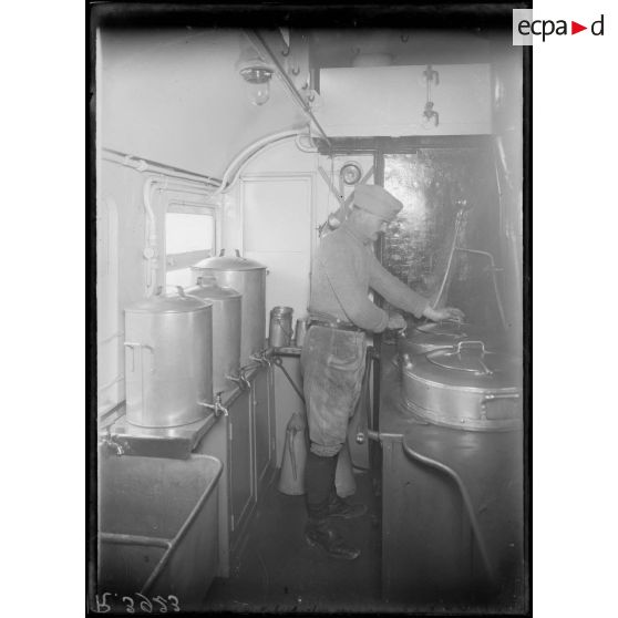 Train sanitaire américain n°1, la tisanerie. [légende d'origine]