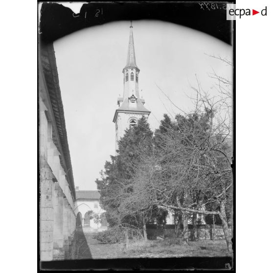 Chartreuse de Neuville, Pas de Calais. Hôpital civil Belge. Le jardin. [légende d'origine]