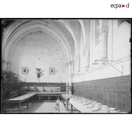 Chartreuse de Neuville, Pas de Calais. Hôpital civil Belge. Le réfectoire des Pères. [légende d'origine]