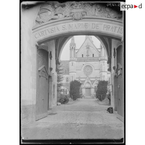 Chartreuse de Neuville, Pas de Calais. Hôpital civil Belge. L'entrée. [légende d'origine]