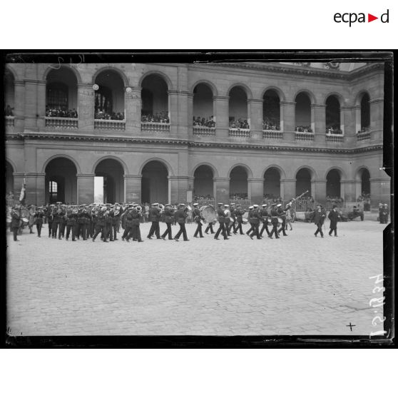 Paris, Invalides. Reception de l'amiral Beatty. Arrivée des marins anglais. [légende d'origine]
