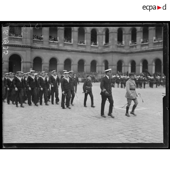 Paris, Invalides. Reception de l'amiral Beatty. Arrivée des marins anglais. [légende d'origine]